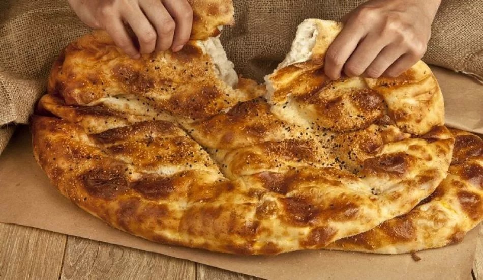 5 dakikada evde çıtır çıtır Ramazan Pidesi tarifi mis gibi. Evde Ramazan Pidesi nasıl yapılır? Kolay Ramazan Pidesi Tarifi.