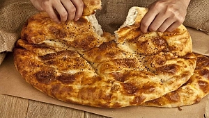 5 dakikada evde çıtır çıtır Ramazan Pidesi tarifi mis gibi. Evde Ramazan Pidesi nasıl yapılır? Kolay Ramazan Pidesi Tarifi.