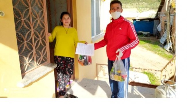 Okul kantinindeki bütün ürünleri satın alıp evlerindeki öğrencilerine dağıttılar