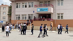 ocuklar okulda COVID-19'a kar?? nelere dikkat etmeli?