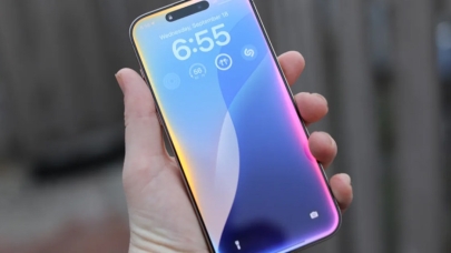 Apple, “daha akıllı” Siri için Google ile anlaştı